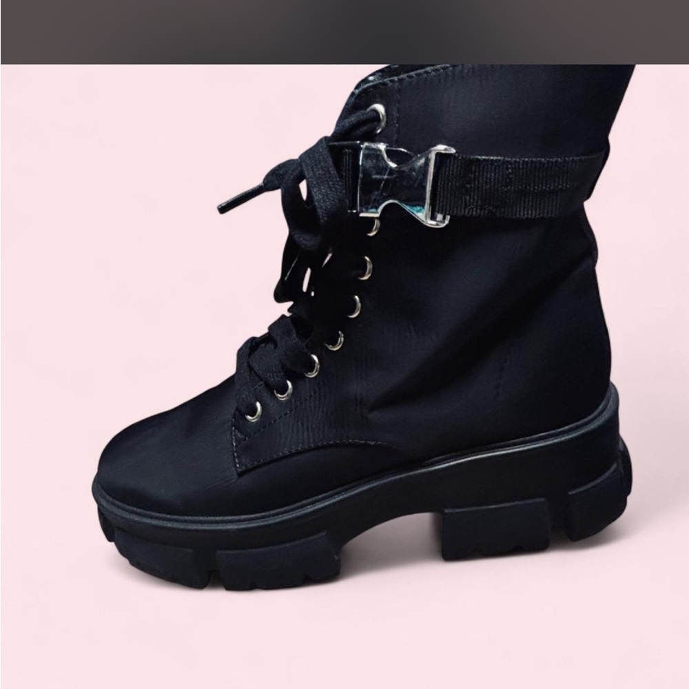 Black Steve Madden Platfom Combat boots - Picture 2 of 10